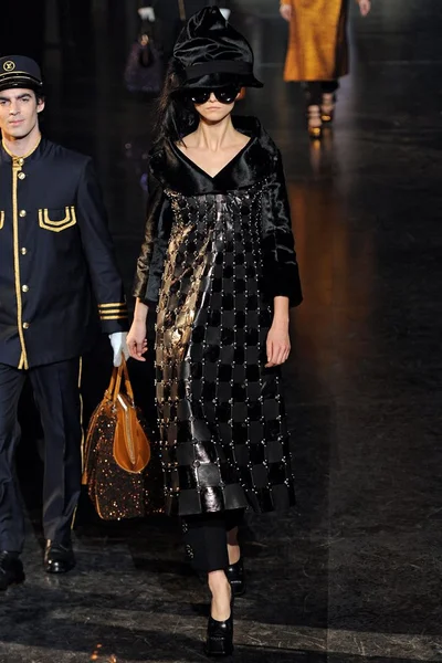 Look 10